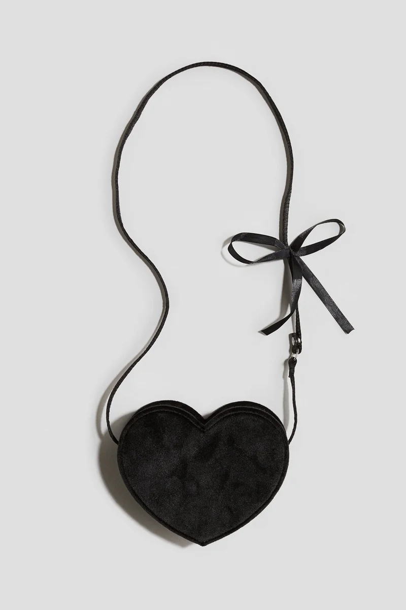 اتش اند ام حقيبة كتف بتصميم قلب